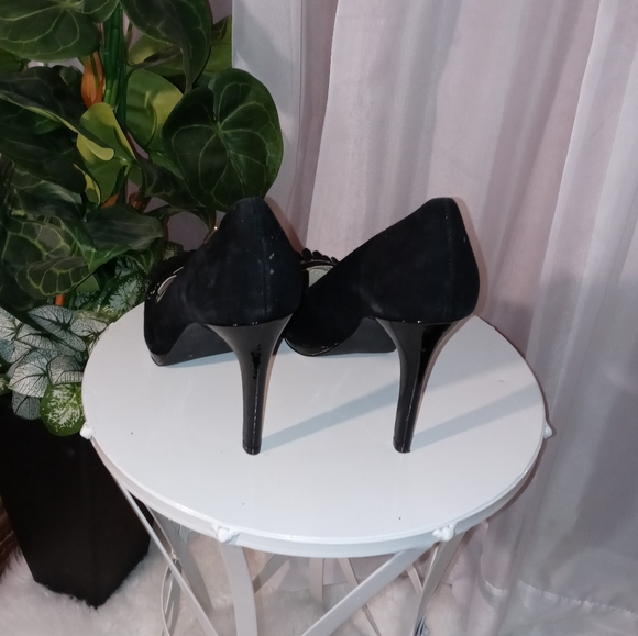 Women's high-heeled shoes. - Picture 2 of 3